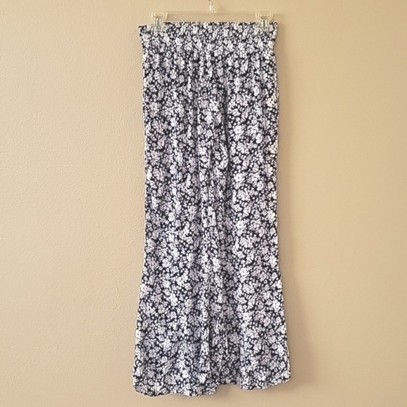Olivaceous Womens Navy Floral Printed Flare Pants - Size Medium - Picture 5 of 8